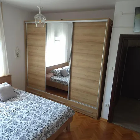 Dorothy Apartment