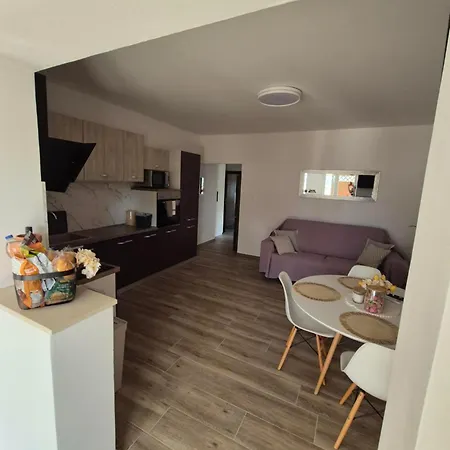 Dorothy Apartment *