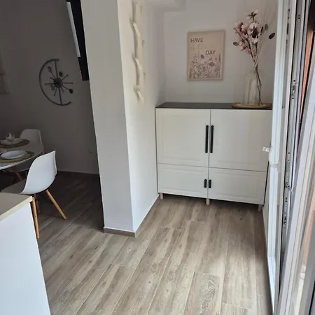 Dorothy Apartment *